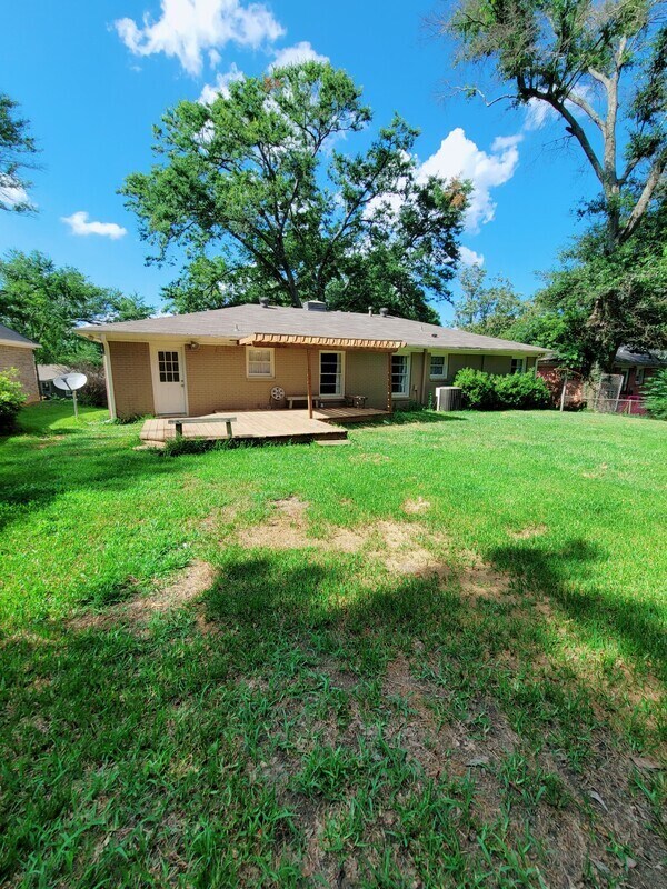 Building Photo - 1218 Graham Dr