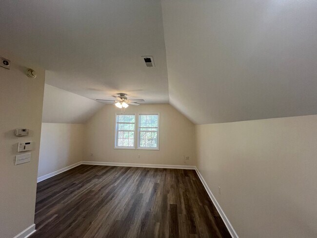 Building Photo - 1 BEDROOM STUDIO APT WALKING DISTANCE TO UNCW! FINALLY SOME PRIVACY!