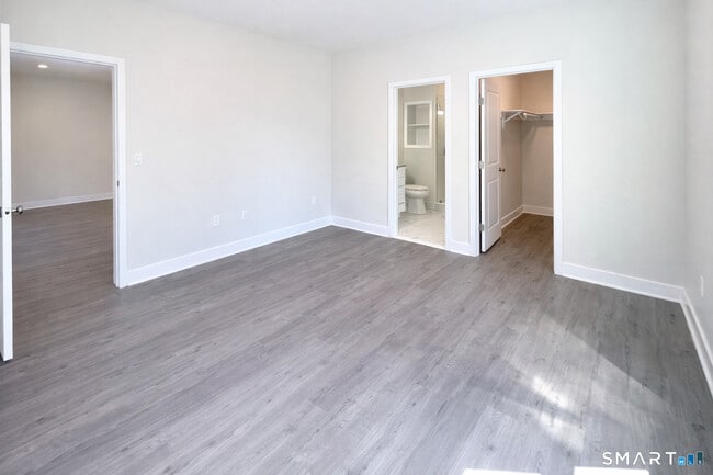 Building Photo - 24 Glen Rd