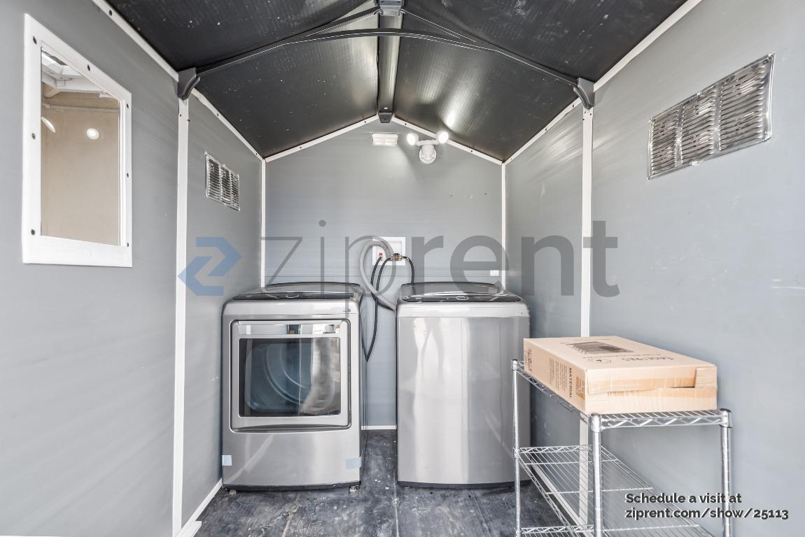 Building Photo - Unit C