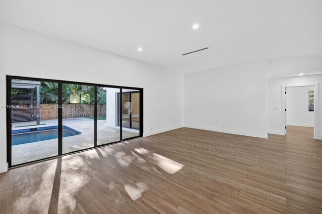 Building Photo - 1511 SW 30th Pl
