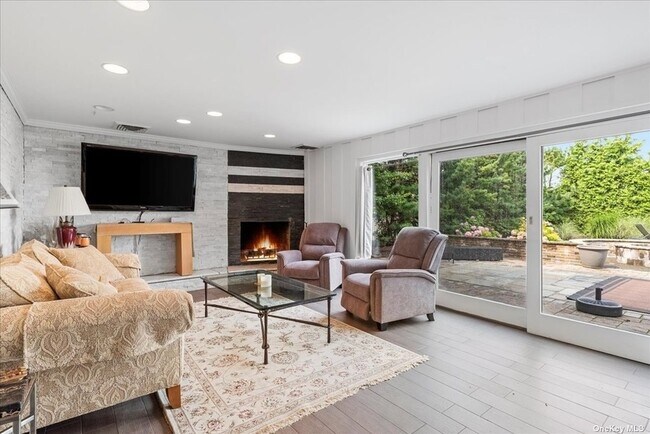 Building Photo - 131 Bayside Dr