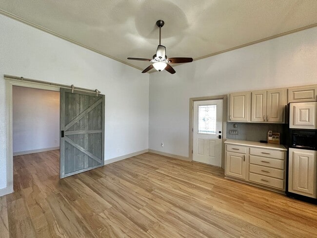 Building Photo - Barndominium in the Country!