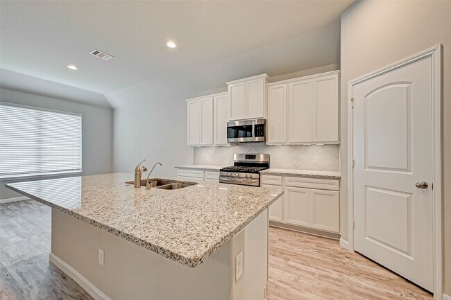 Building Photo - 14111 Lake Lodge Dr