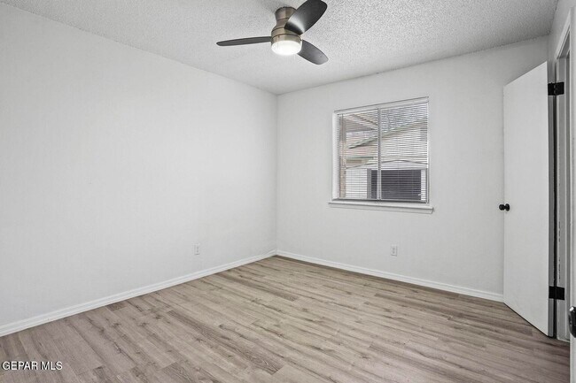 Building Photo - 1821 Ed White Way