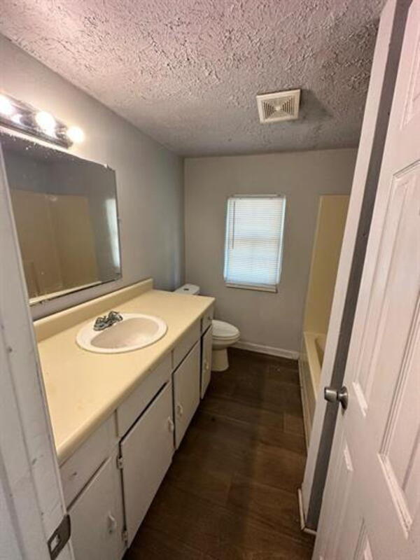 Building Photo - 5038 Westbrook Rd