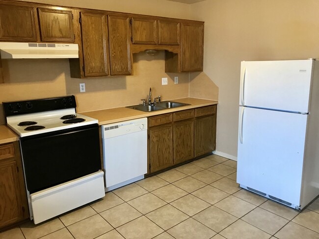 Building Photo - Great location off Panther Way