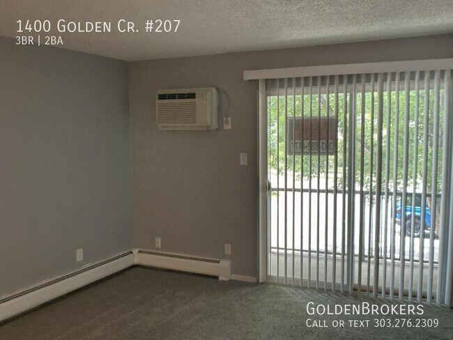 Building Photo - 1400 Golden Cir