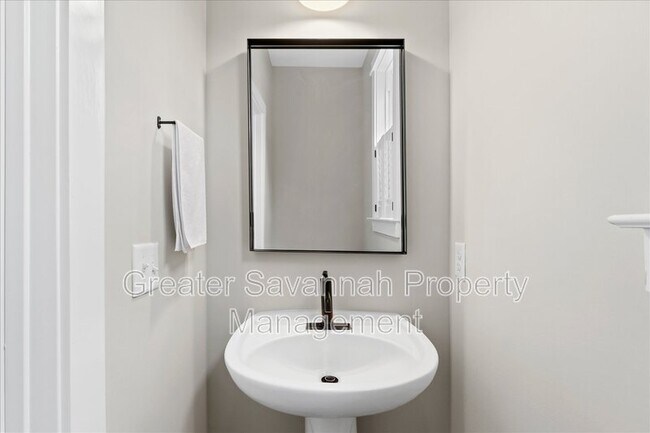 Building Photo - 45 Grove Park Dr
