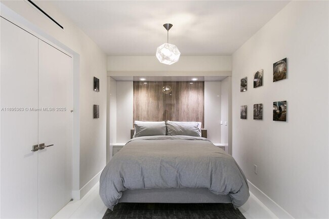 Building Photo - 1830 S Ocean Dr