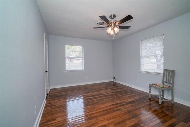 Building Photo - 3/1.5 Home in Central Longview