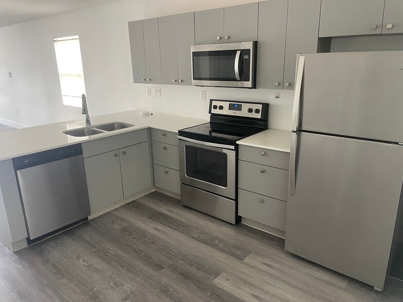 Building Photo - 2288 SW 58th Ave