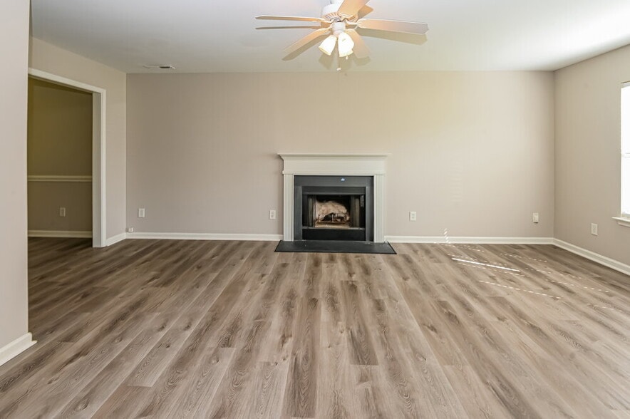 Building Photo - 1554 Kindred Cir NW