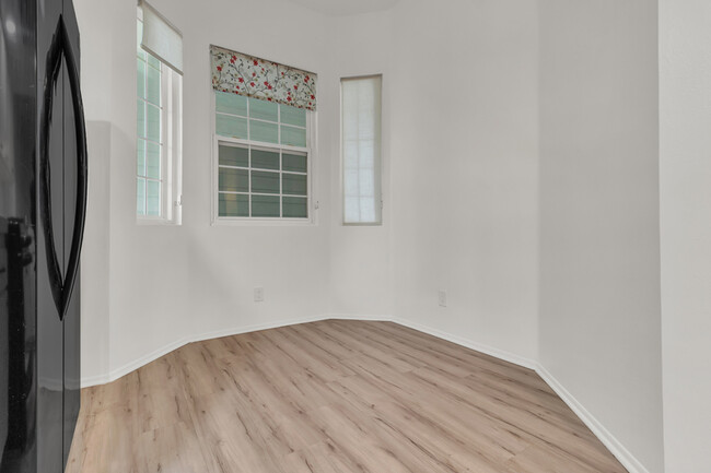 Building Photo - 180 W Lemon Ave