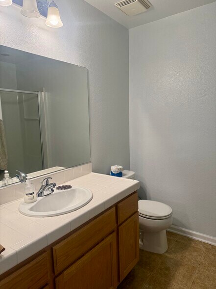 Bathroom - 1505 Nevin Plz