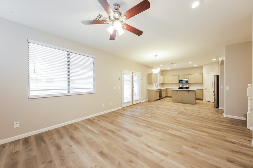 Building Photo - 9021 W Bluefield Ave