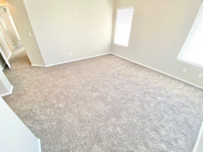 Building Photo - BEAUTIFUL 3 BEDROOMS 2.5 BATHS 2 STORY SINGLE FAMILY HOME WITH 2 CAR GARAGE