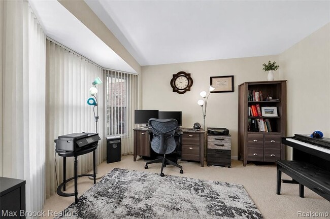 Building Photo - 30118 Kingsway Dr