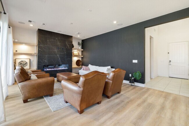 Building Photo - Beautiful 4BR/4BA home in the gated Copper View community. Features spacious living areas, mounta...