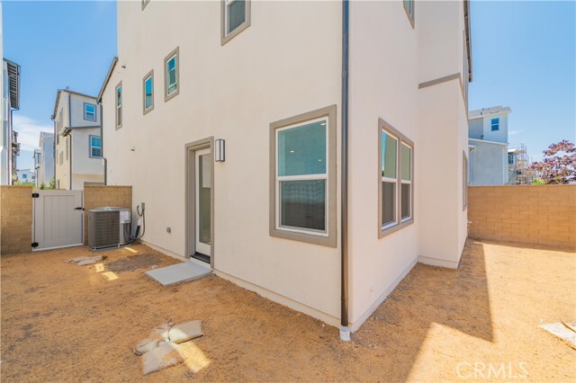 Building Photo - 446 Lobata
