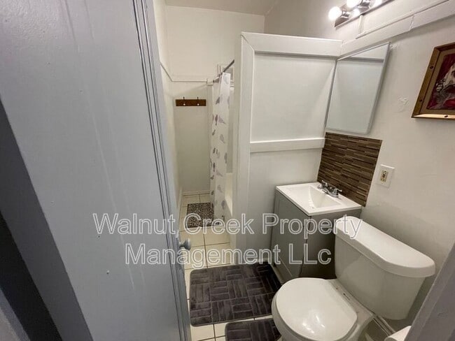 Building Photo - 3319 W 126th St