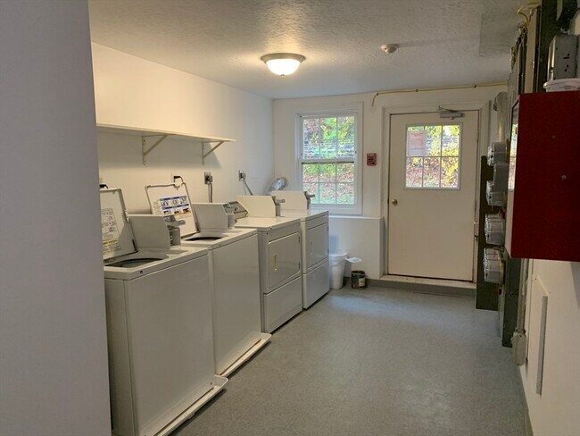 Building Photo - 7 Bayberry Rd