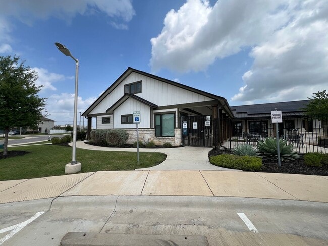 Building Photo - Beautiful 3/2 home in Oak Creek Estates,  ...