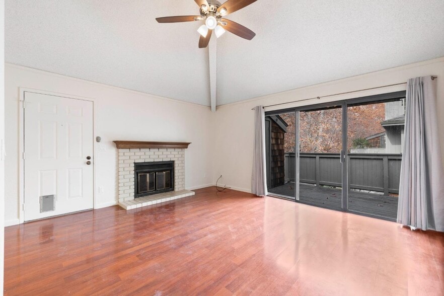 Living Room - 2008 La Terrace Cir