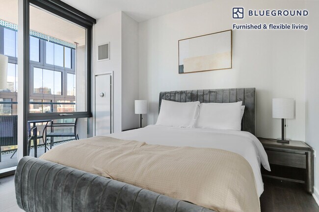 Building Photo - 730 W Couch Pl