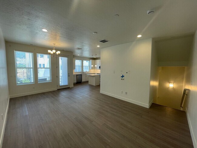Building Photo - 597 Nichole Ln