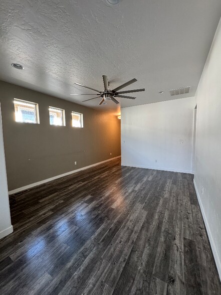 Building Photo - 2090 W Claira Rd