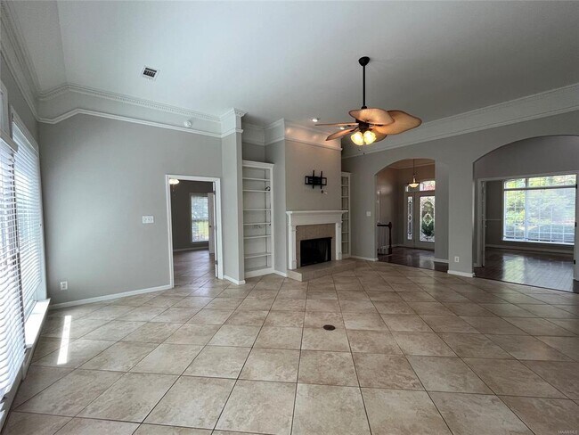 Building Photo - 704 Emerald Dr