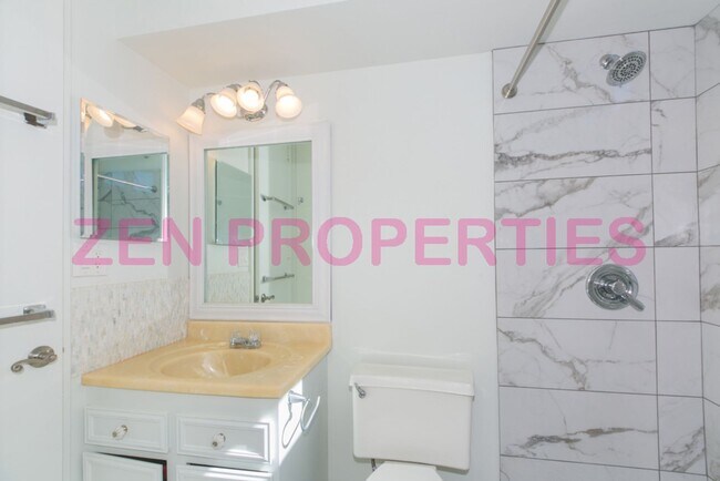 Building Photo - a 2 bdrm, 2 bath unit with 2 prkg at Fairway House for rent