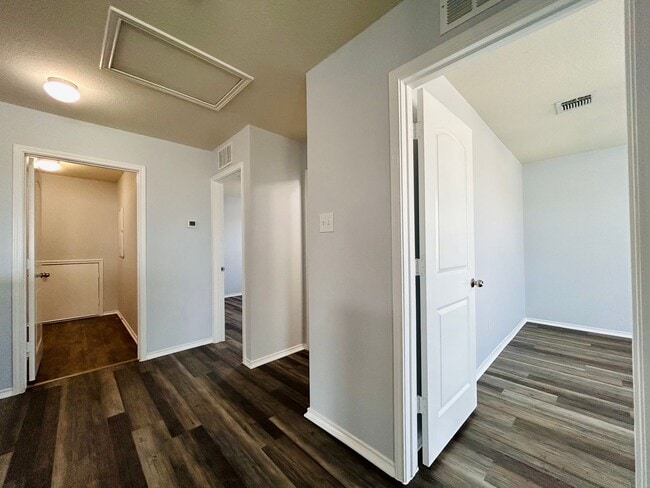 Building Photo - 147 Big Leaf Dr