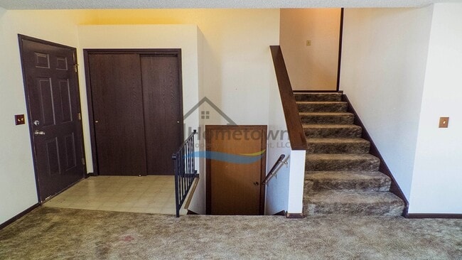 Building Photo - 3 Bed 1.5 Bath with Garage & Fenced Yard