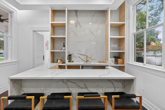 Building Photo - 1015 Union St