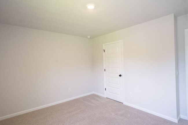 Building Photo - 142 Geranium Wy