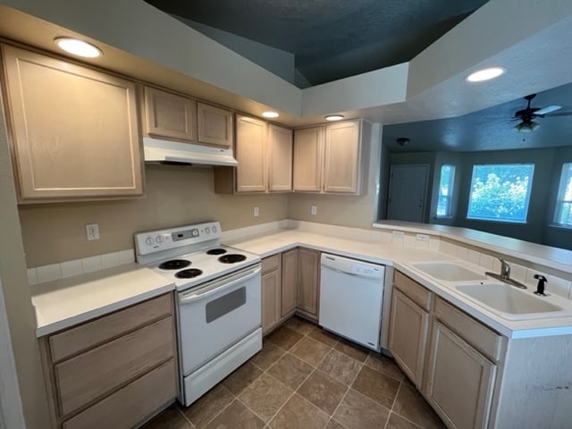 Building Photo - 154 N Sagehen St