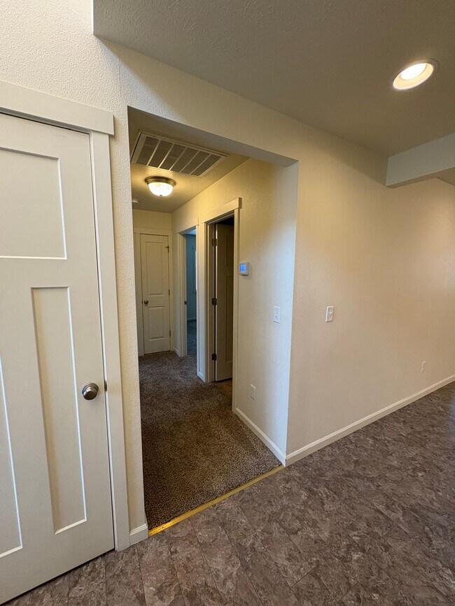 Building Photo - Home for rent in Quincy