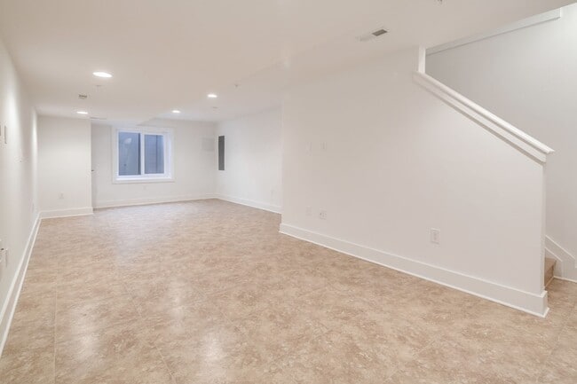 Building Photo - Queen Village Townhome