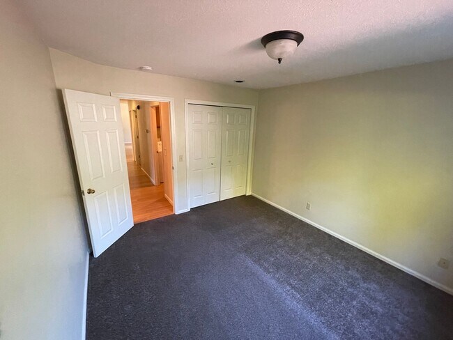 Building Photo - Fantastic 3 Bed/2 Bath Single Family Home on Blackburn St.