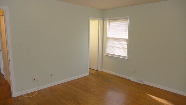 Building Photo - 93 Great Lake Dr