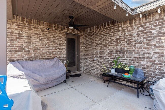 Building Photo - 9008 Rice Ave