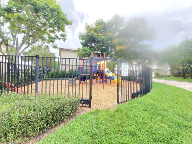 Building Photo - 1221 Lucaya Dr