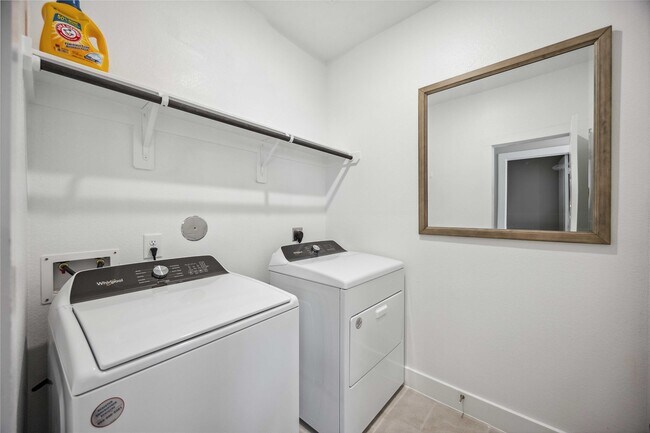 Building Photo - 6923 California Black Oak Dr