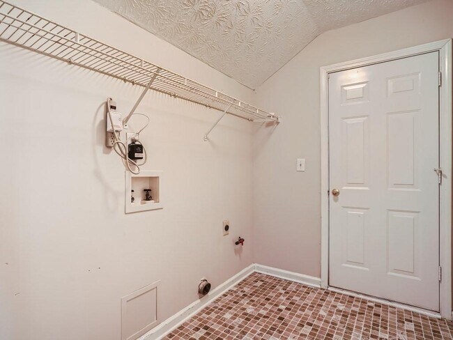 Building Photo - 2817 Manor Glen Ln NW