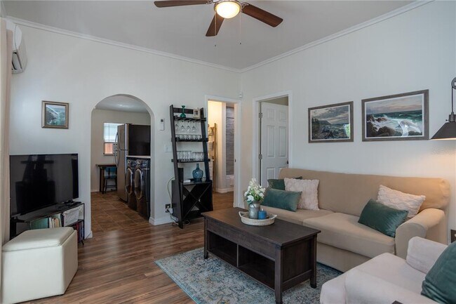 Building Photo - 327 25th St S