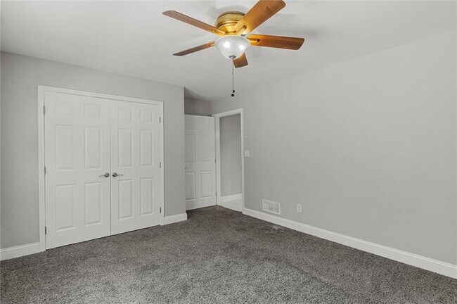 Building Photo - 2115 Julien Overlook