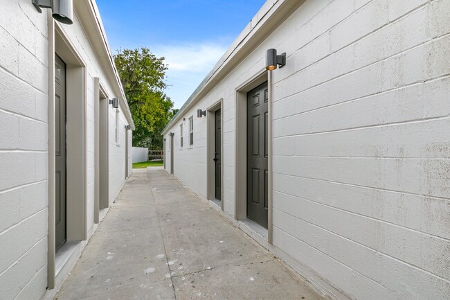 Building Photo - Charming Studio in Mid-City New Orleans – Utilities Included, Modern Kitchen, Shared Laundry