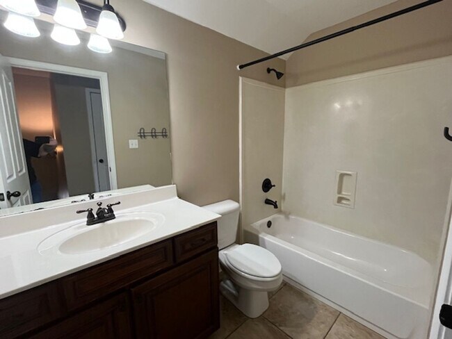 Building Photo - Renovated 4 Bedroom 2.5 Bath Home for Rent!